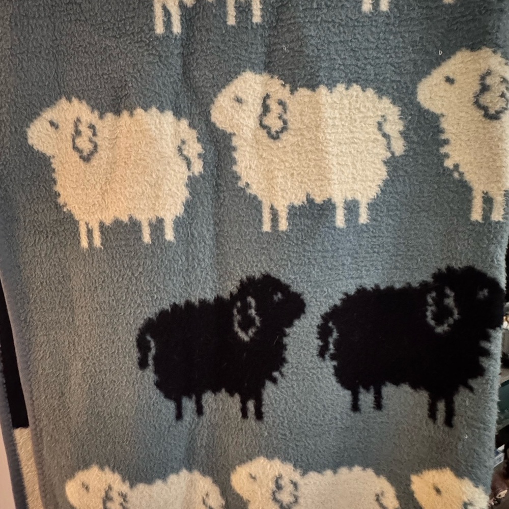 Cozy Sheep Pattern Throw Blanket - Cream, Black, Gray